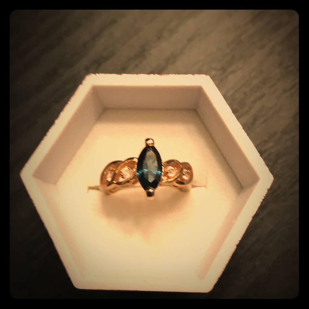💕Adorable Sterling Vermeil Created Sapphire Ring